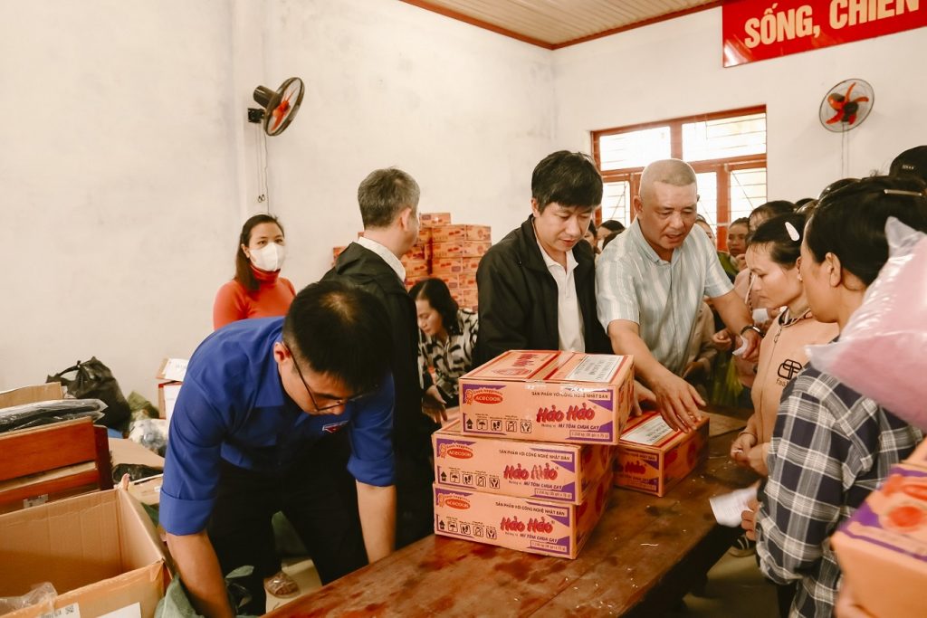CHIA SẺ YÊU THƯƠNG CÙNG BÀ CON VÙNG LŨ XÃ TRÀ MY – ĐÀ NẴNG